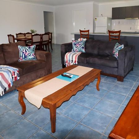 Blk Stays Guest House Deluxe Units Morayfield Bilik gambar